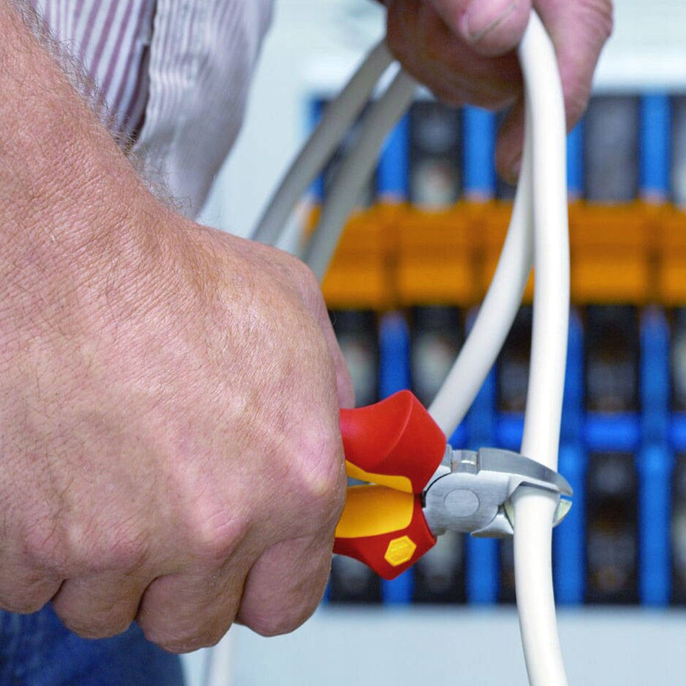 WIHA 26852 CLIP-ON INSULATED PLIERS VDE 1000 V Product weight with unit packaging 0.25 kg