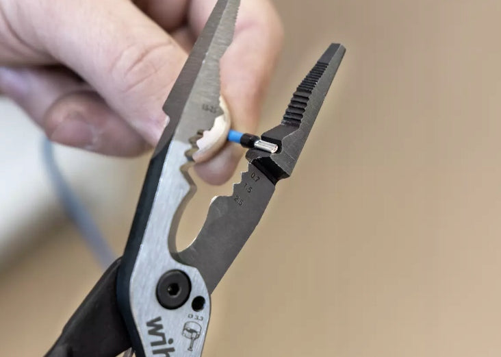 WIHA 45705 UNIVERSAL PLIERS INDUSTRIAL ELECTRIC 8w1 1000V VDE EAN (GTIN) 4010995457051