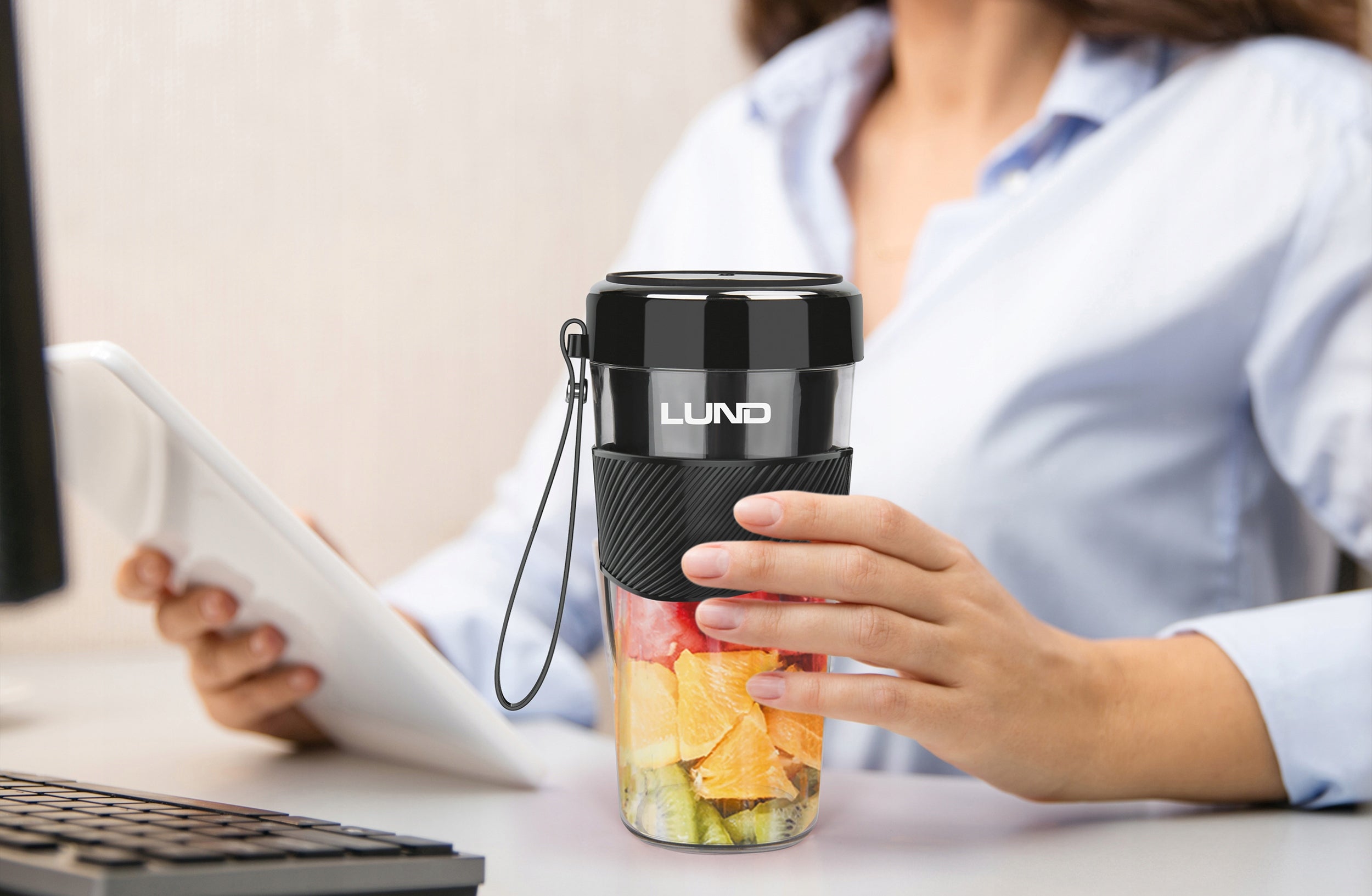 WIRELESS PORTABLE JUICE BLENDER 350ML 60W LUND Brand Lund
