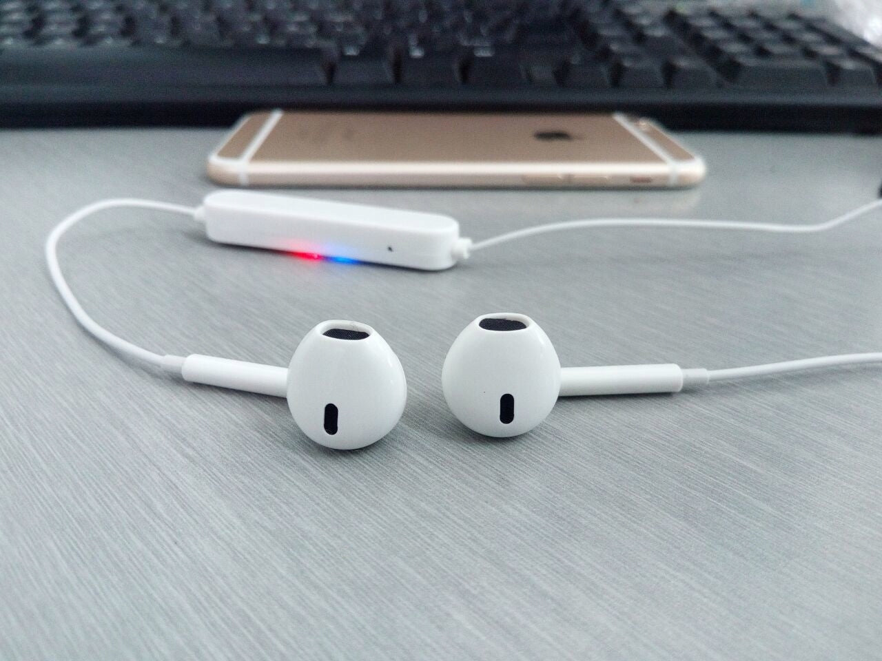 WIRELESS SPORT HEADPHONES BLUETOOTH USB MICROPHONE WHITE Manufacturer code 32-779