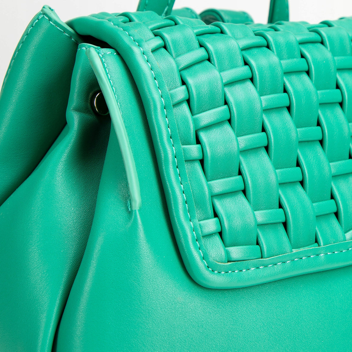 WITTCHEN women's backpack with braided flap green Main pattern plain