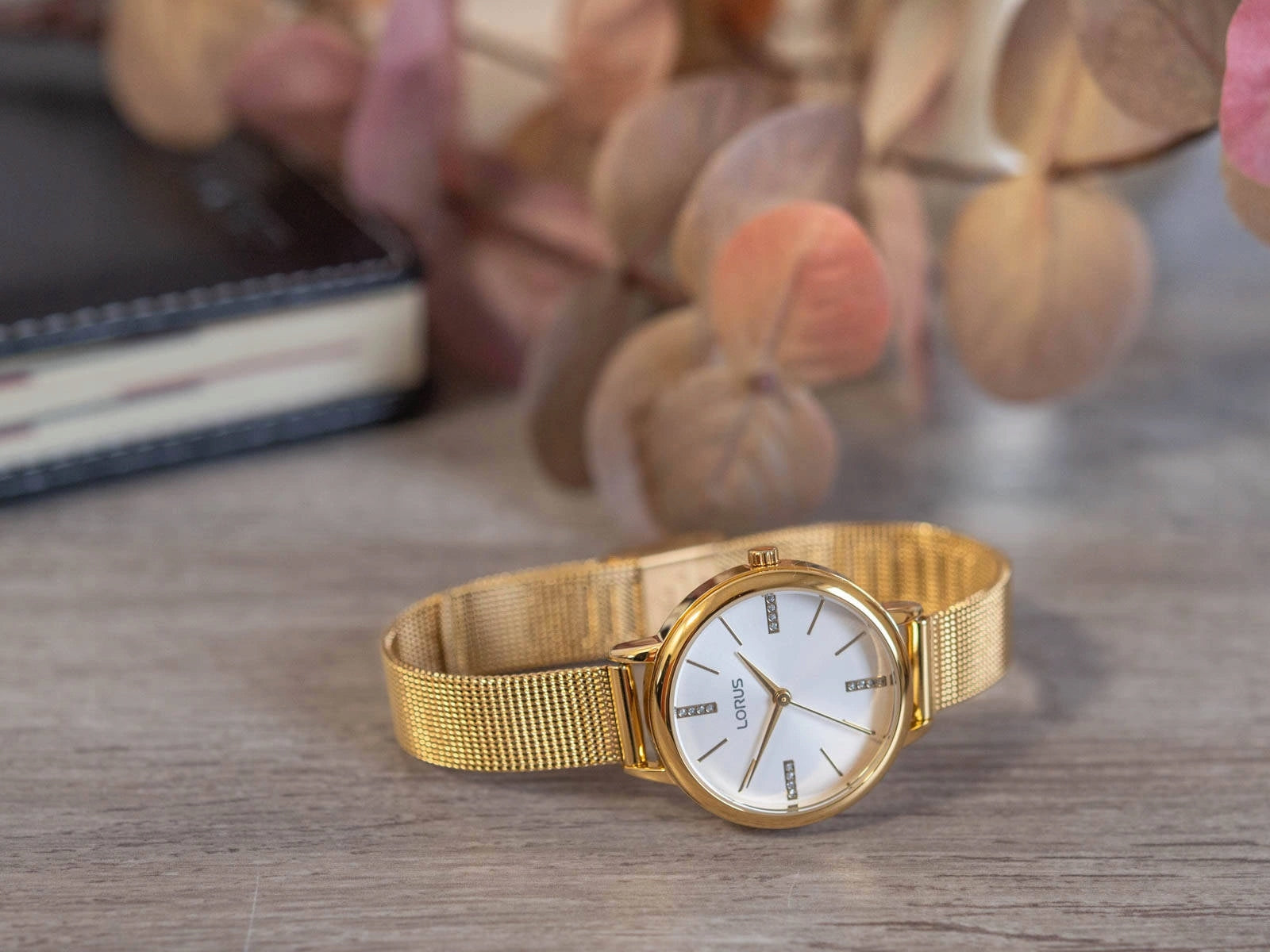WOMEN'S WATCH LORUS RG214QX5 ON MESH BRACELET WITH ZIRCONS GOLD Batteries included yes