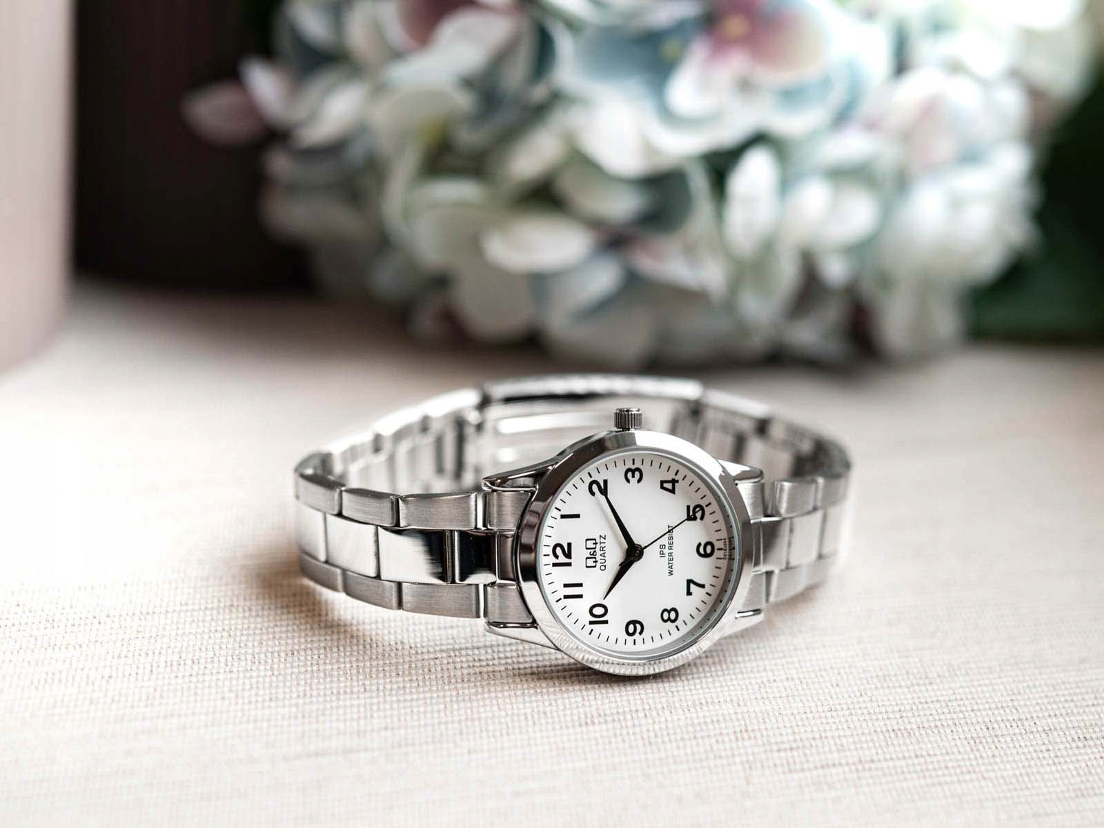 WOMEN'S WATCH QQ C215J204Y CLASSIC EVERY DAY Batteries included yes