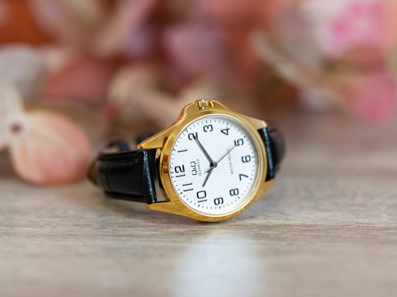 WOMEN'S WATCH QQ QA07J104Y CLASSIC CASUAL Batteries included yes