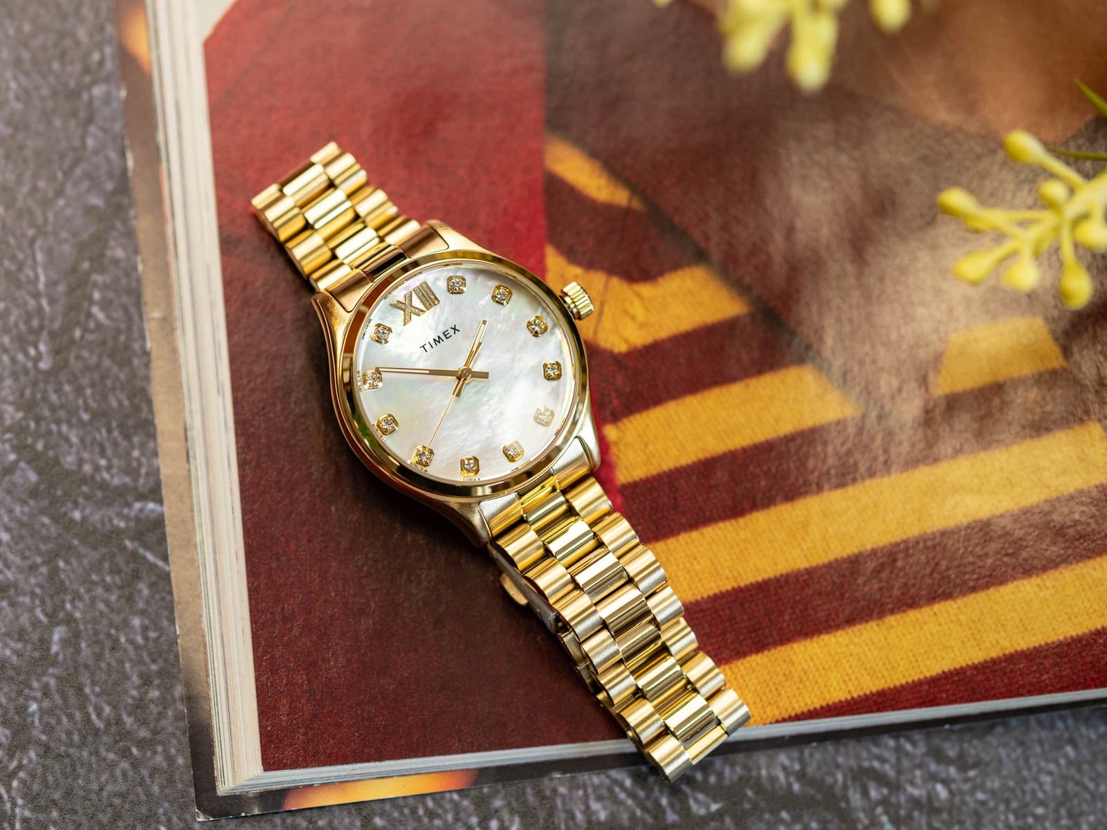 WOMEN'S WATCH TIMEX TW2W85400 LEGACY GOLD ON NEOBRITE BRACELET Batteries included yes