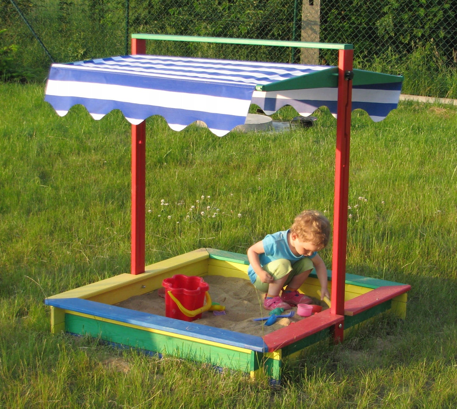 WOODEN CASCADE SANDBOX, THREE ROOF PATTERNS Length 120 cm
