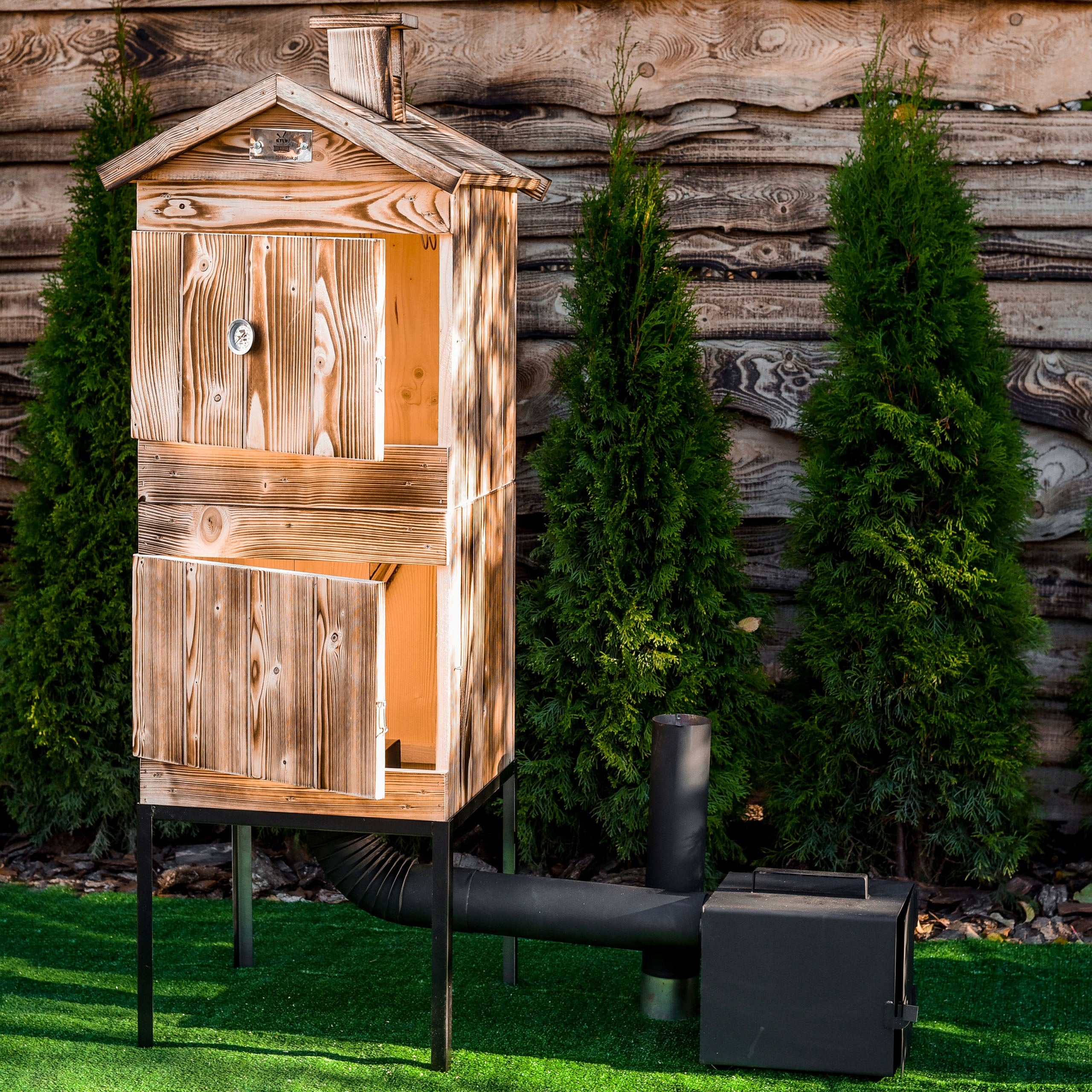 WOODEN SMOKEHOUSE GARDEN SMOKEHOUSE - LARGE HEARTH SET OF FREEBIES Product weight with unit packaging 60 kg