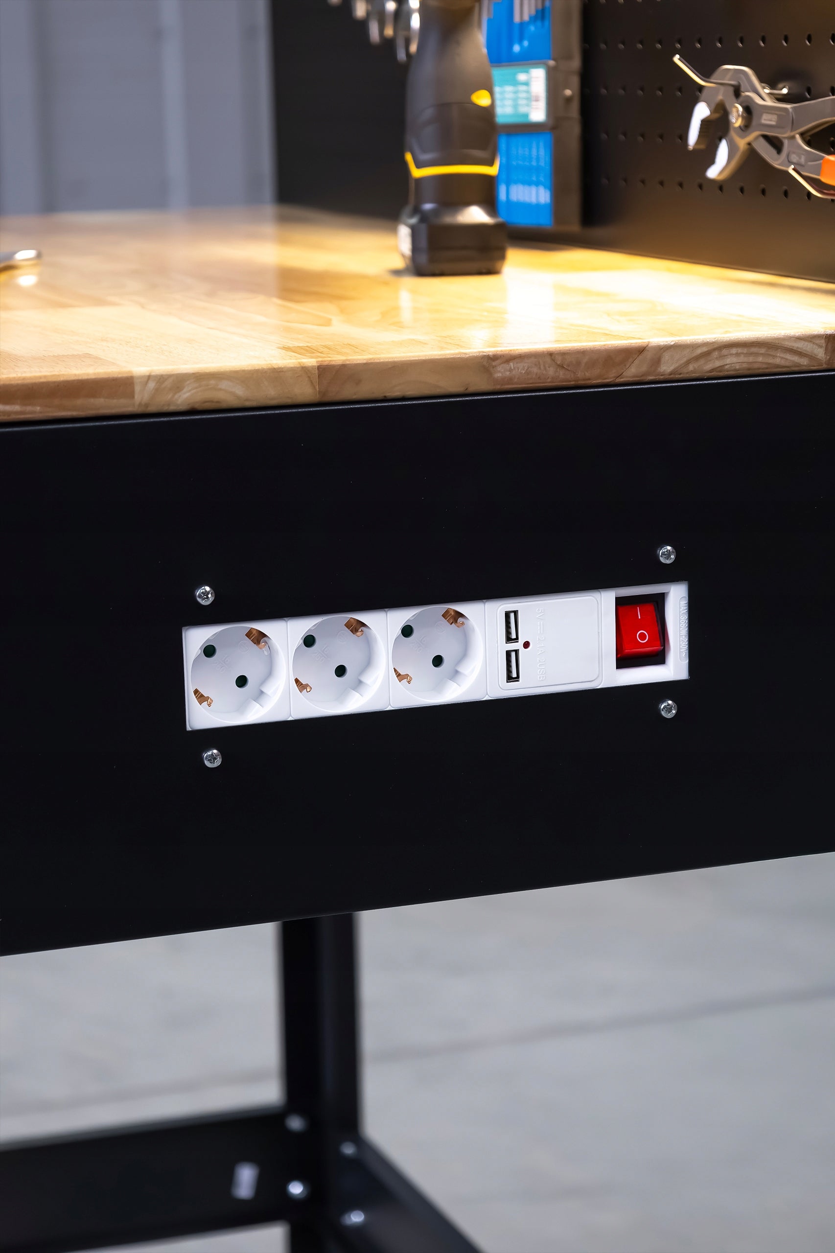WORKBENCH TOOL CABINET EXTENSION LED GARAGE FARYS + 20 HOOKS EAN (GTIN) 5907781835171