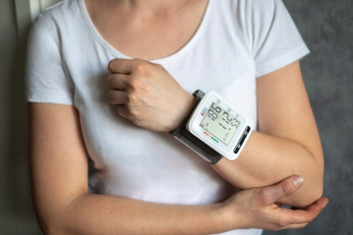 WRIST BLOOD PRESSURE MONITOR ELECTRONIC LCD 120 MEMORY CASE INCLUDED Medical device no