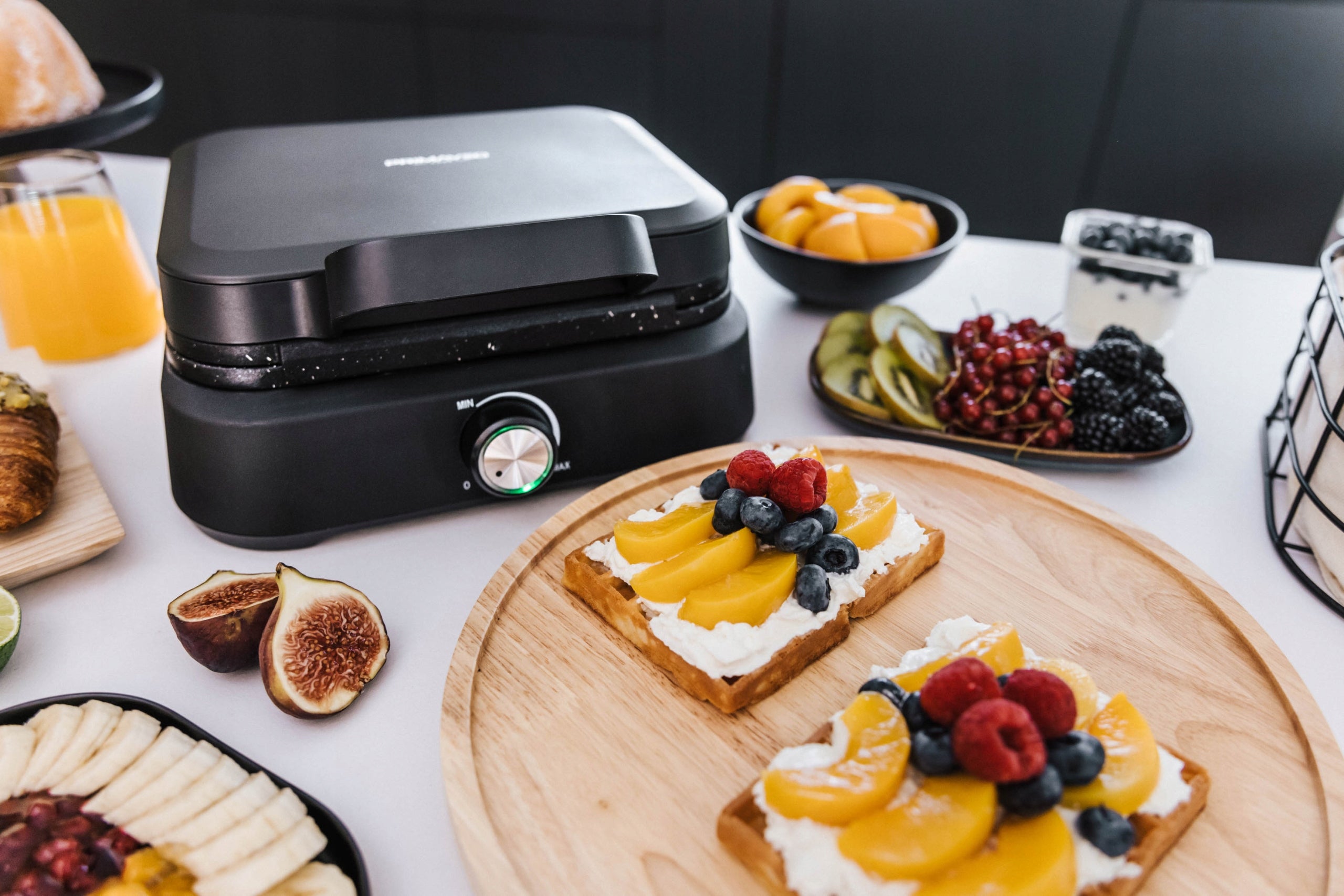 Waffle Iron 2 LARGE WAFFLES 1500W DEEP PLATES COATING TEFLON Packaging status original