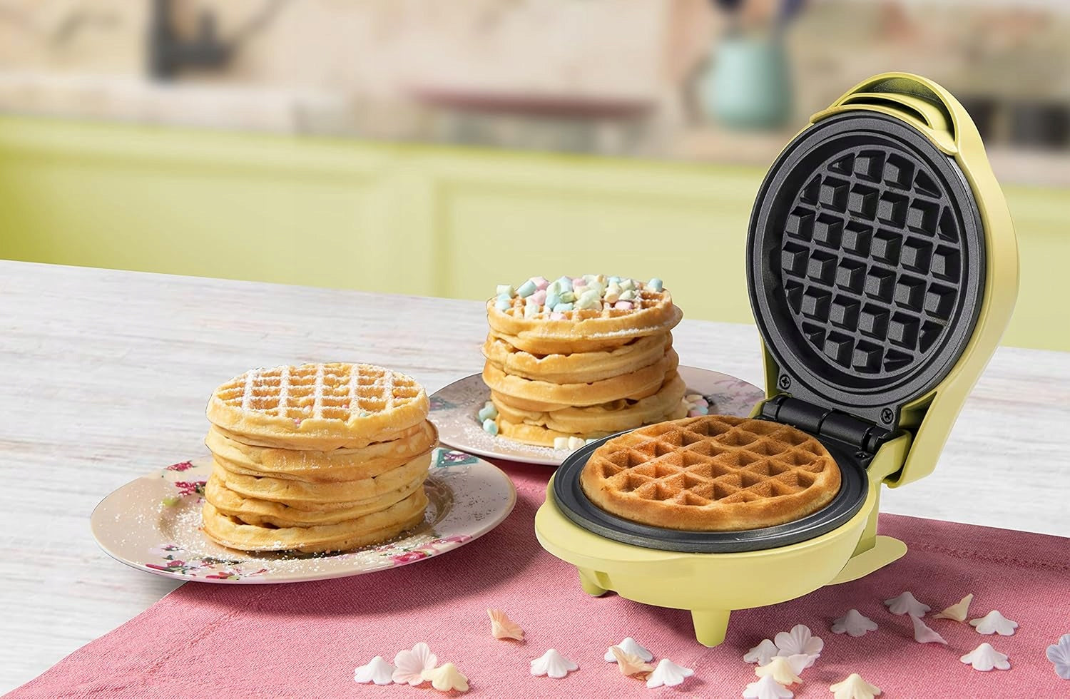 Waffle Maker Mini Waffle Maker Nonstick Coating 550W Model Gofrownica Mocna na Mini Gofry Żółty