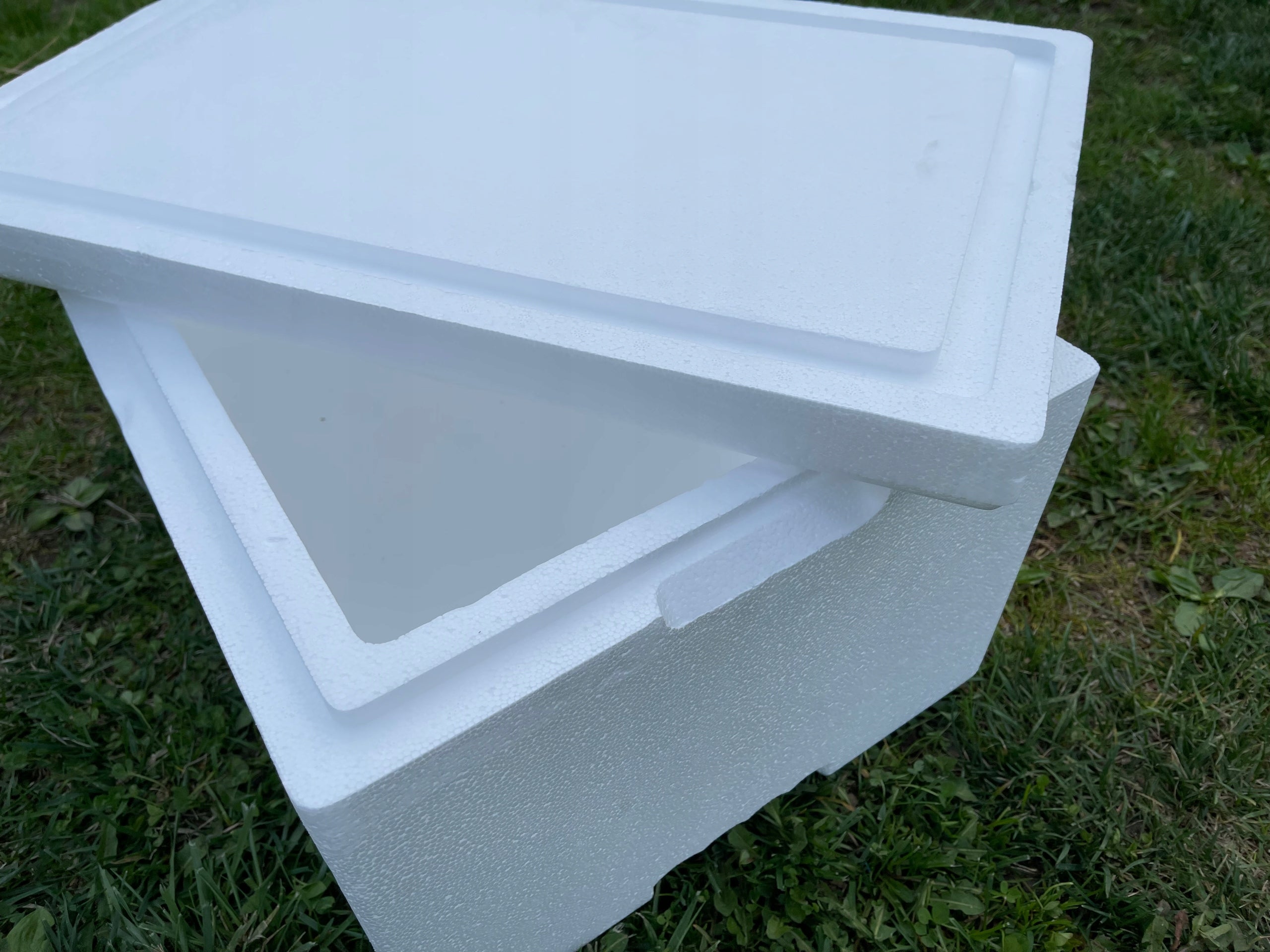 Warm cat booth Styrofoam white house insulated for outdoor court Manufacturer code 00022