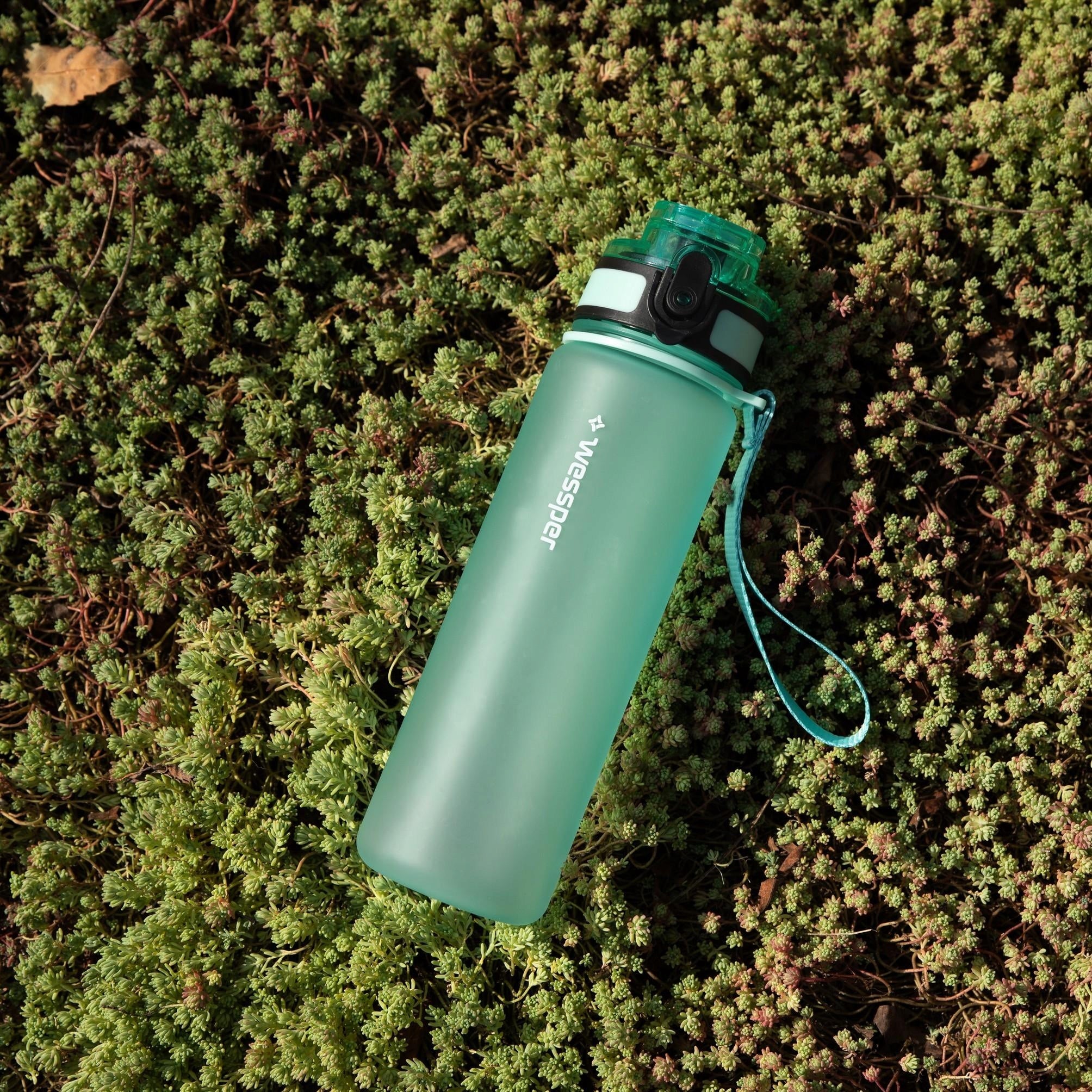 Water bottle motivational sports water bottle tritan with measuring cup 0,5l Wessper Color green