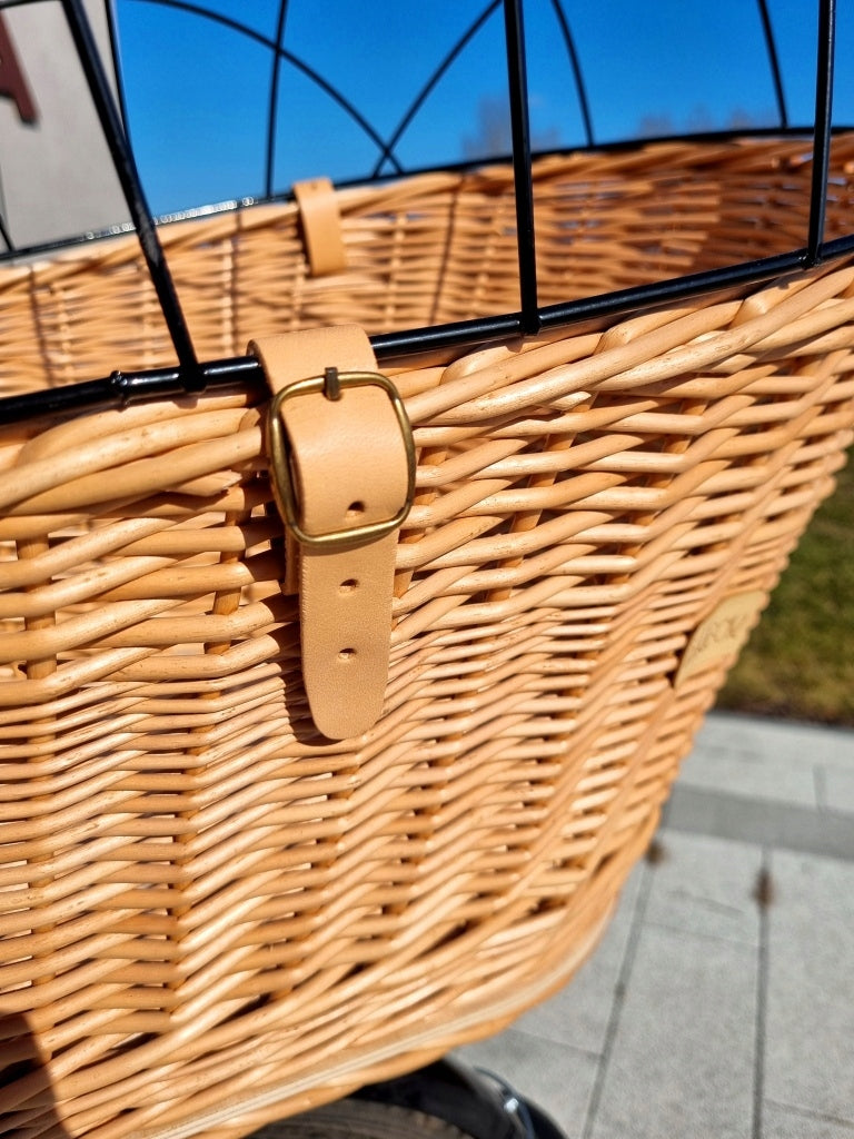 Wicker basket for dog carrier natural. Transporter for bicycle. Main material wicker
