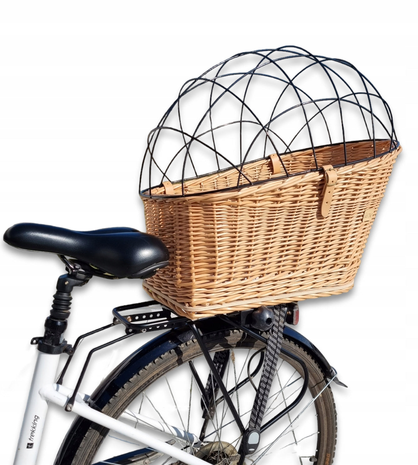 Wicker basket for dog carrier natural. Transporter for bicycle.