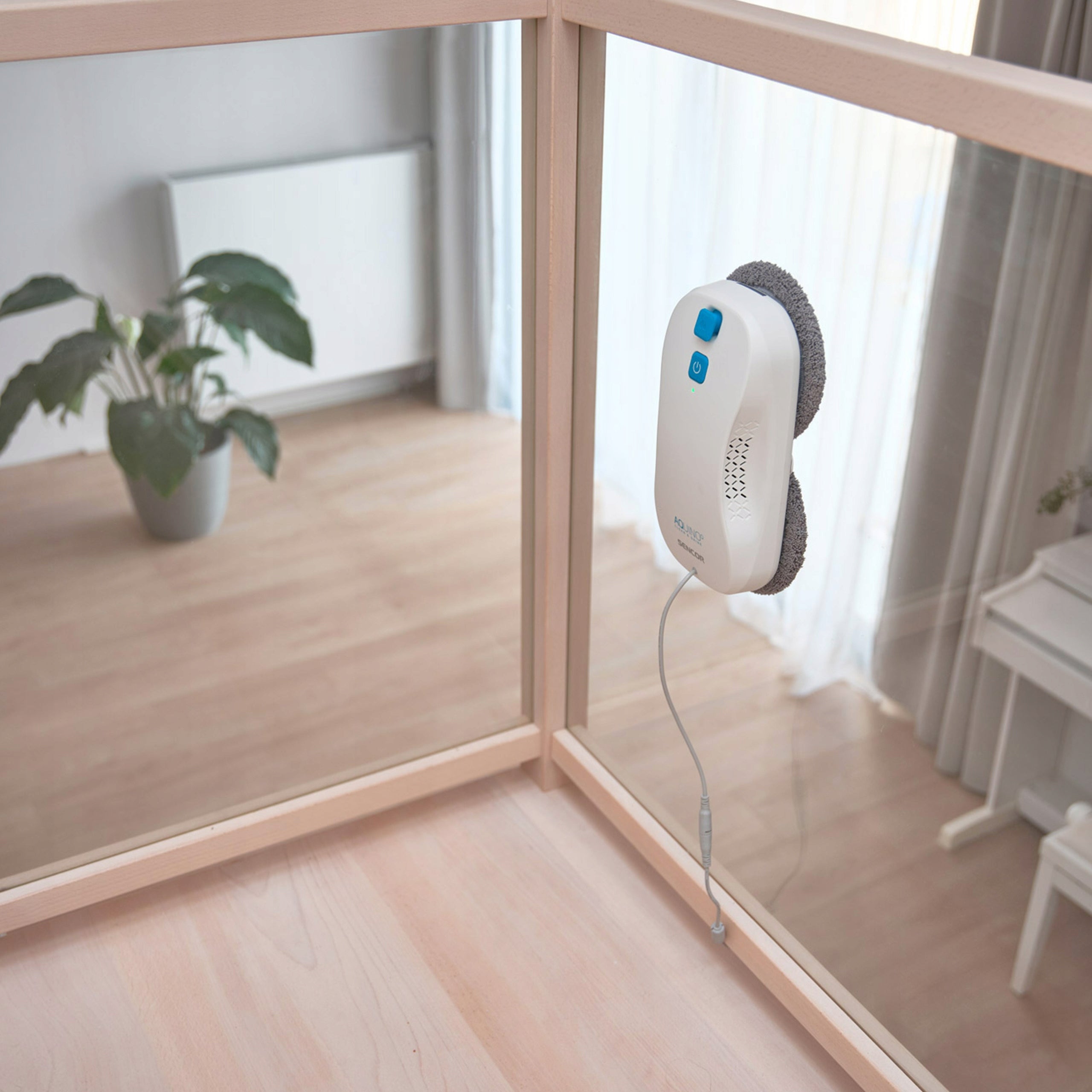 Window washer Sencor SRW 6010WH 72 W with Smart Gyro navigation Model SRW 6010WH