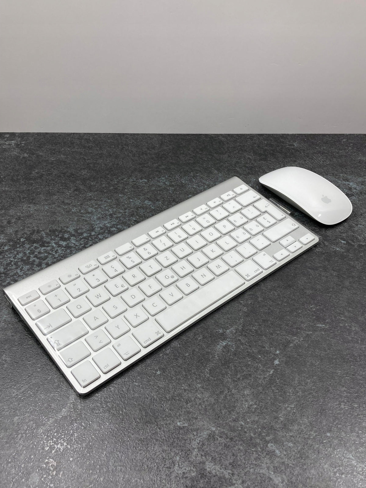 Wireless Keyboard Apple A1314 + Mouse Apple Magic Mouse White A1296 Manufacturer code A1314