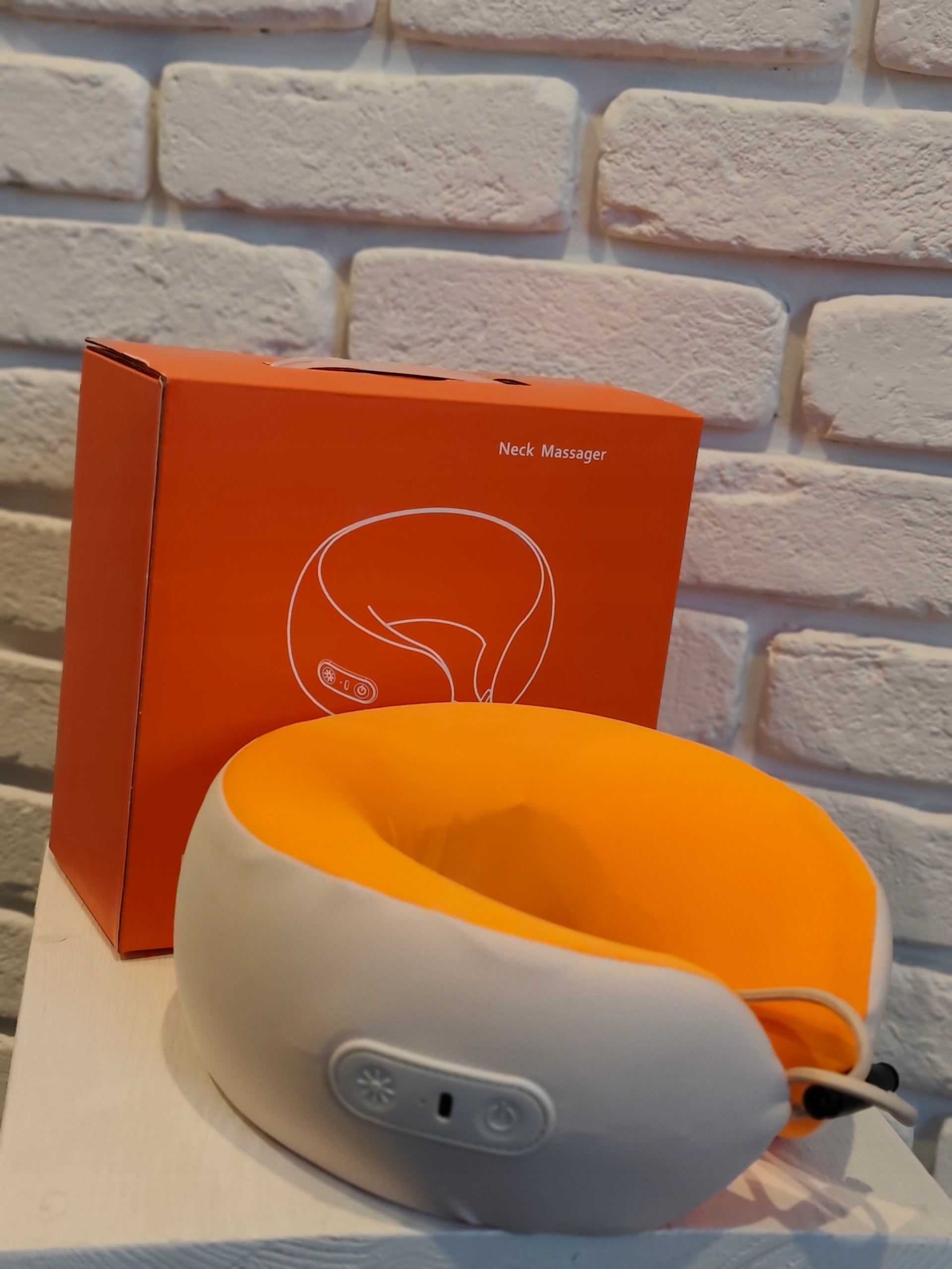 Wireless cervical spine massager neck vibrating hit pillow Manufacturer code U01