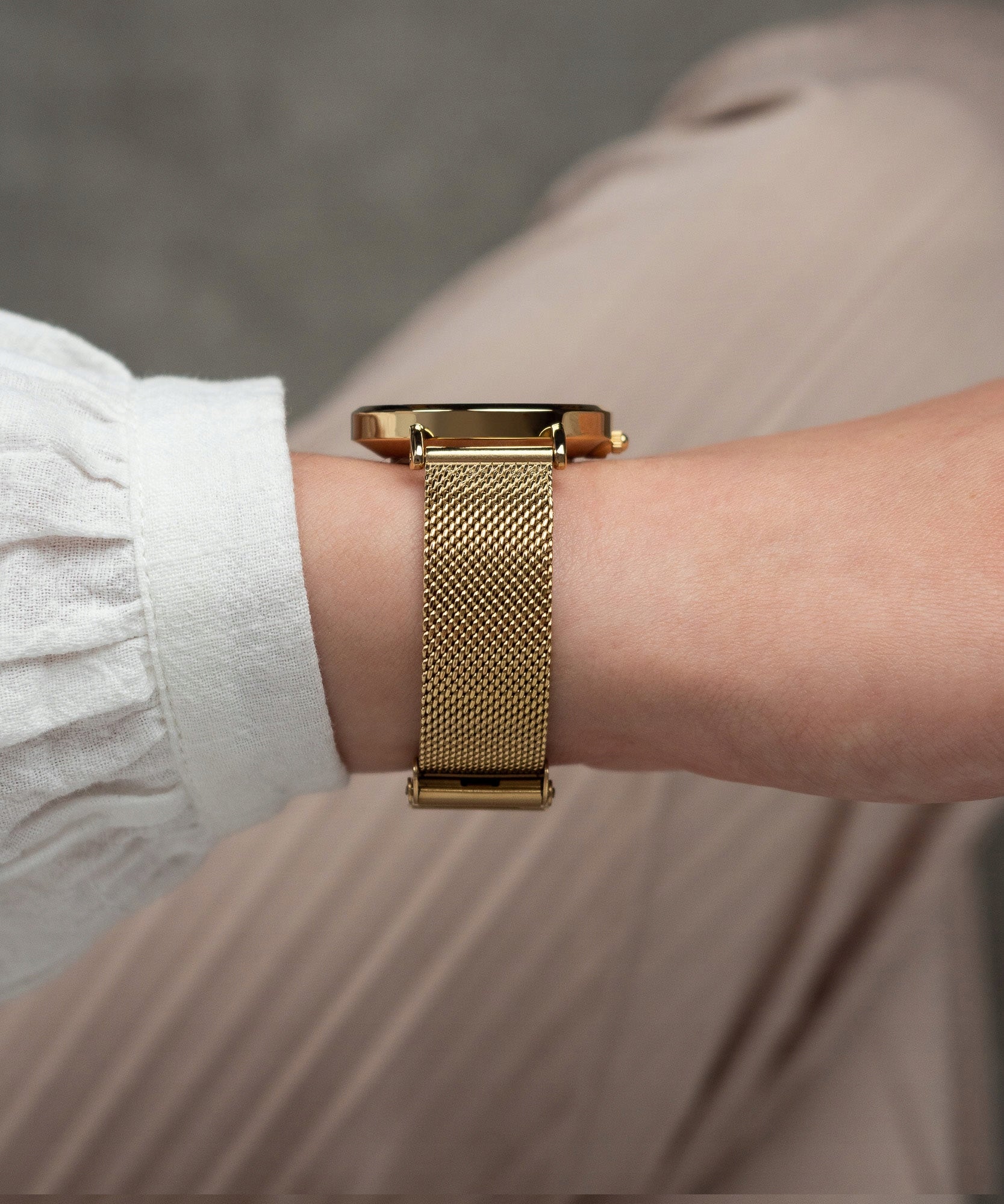 Women's watch BOWA New York Petite Full Gold Mesh 34 Bowa-NY344-44-184M Batteries included yes