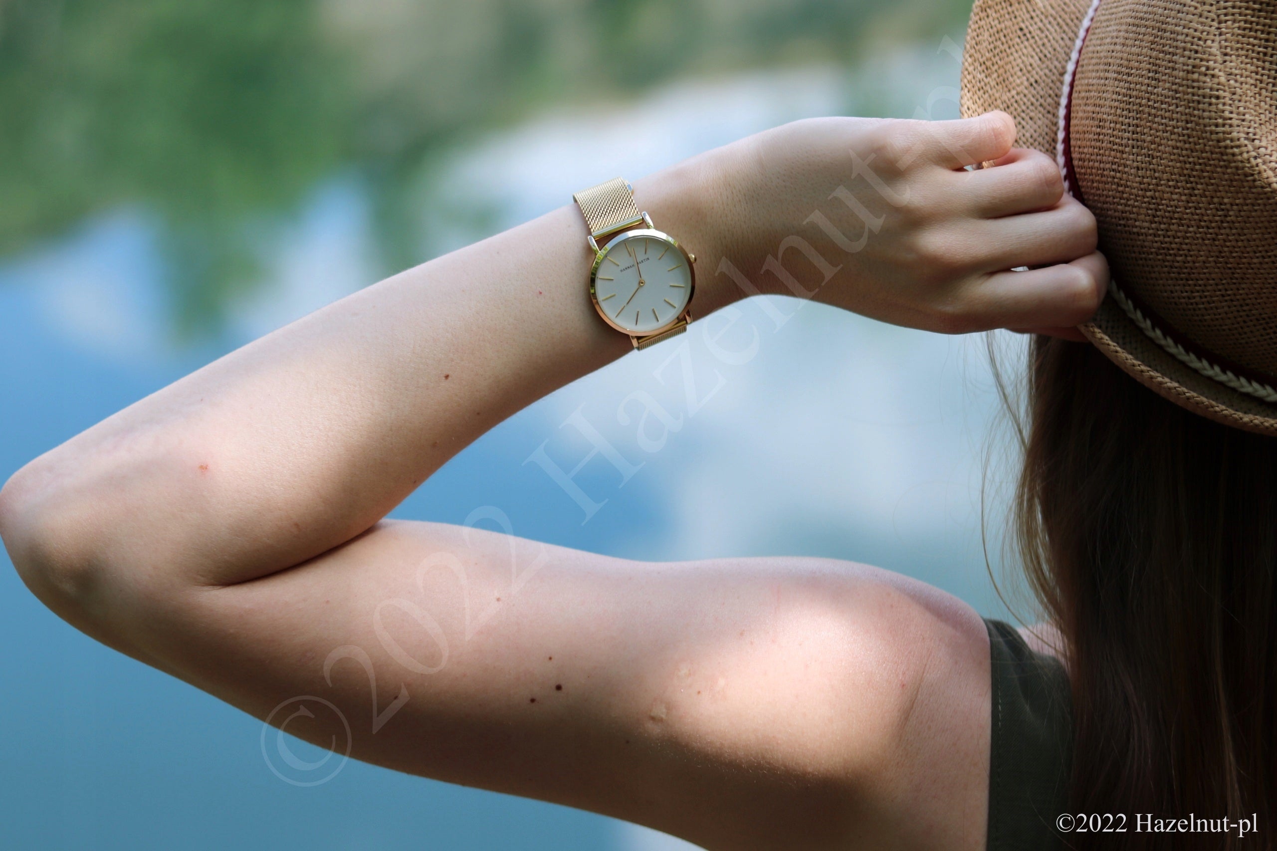 Women's watch gold elegant mesh bracelet nice convenient for gift Manufacturer code HANAH MARTIN ZŁOTY BIAŁY