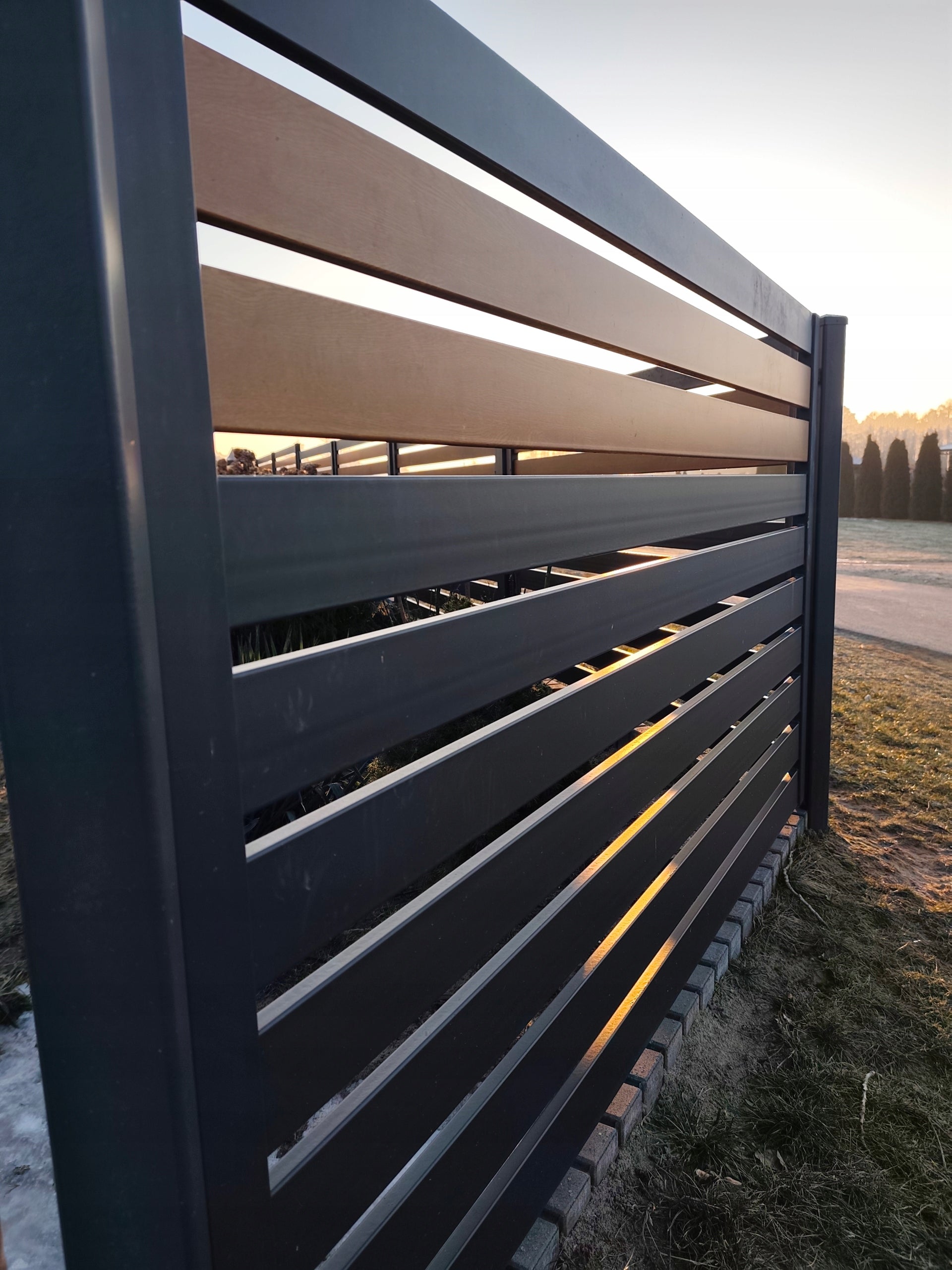 Wood-like metal bars profile 100x20 2,5mm for panel fence Kind picket