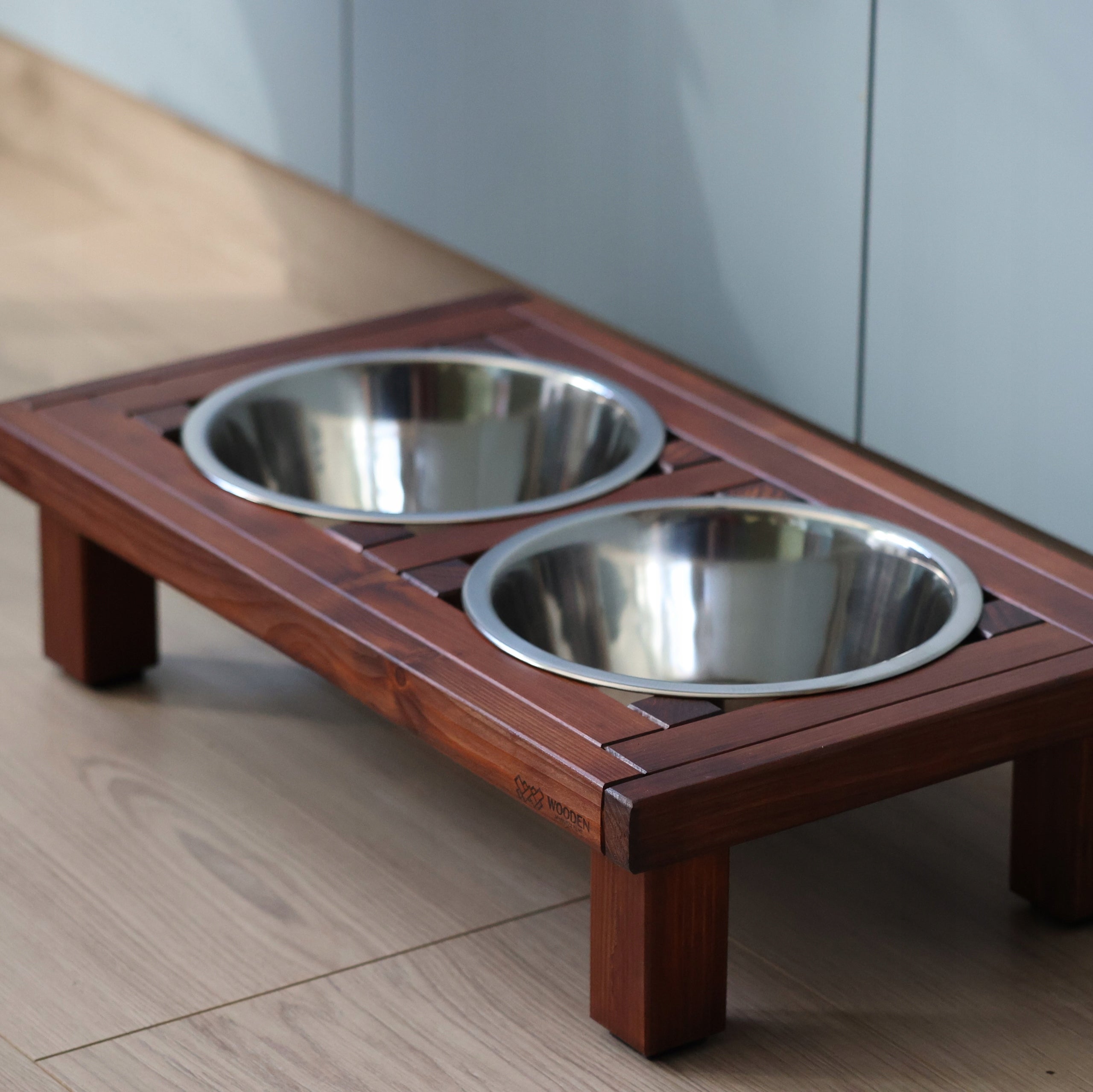 Wooden frame plus two metal bowls 2 x 1,8l for dog Trade name Stelarz