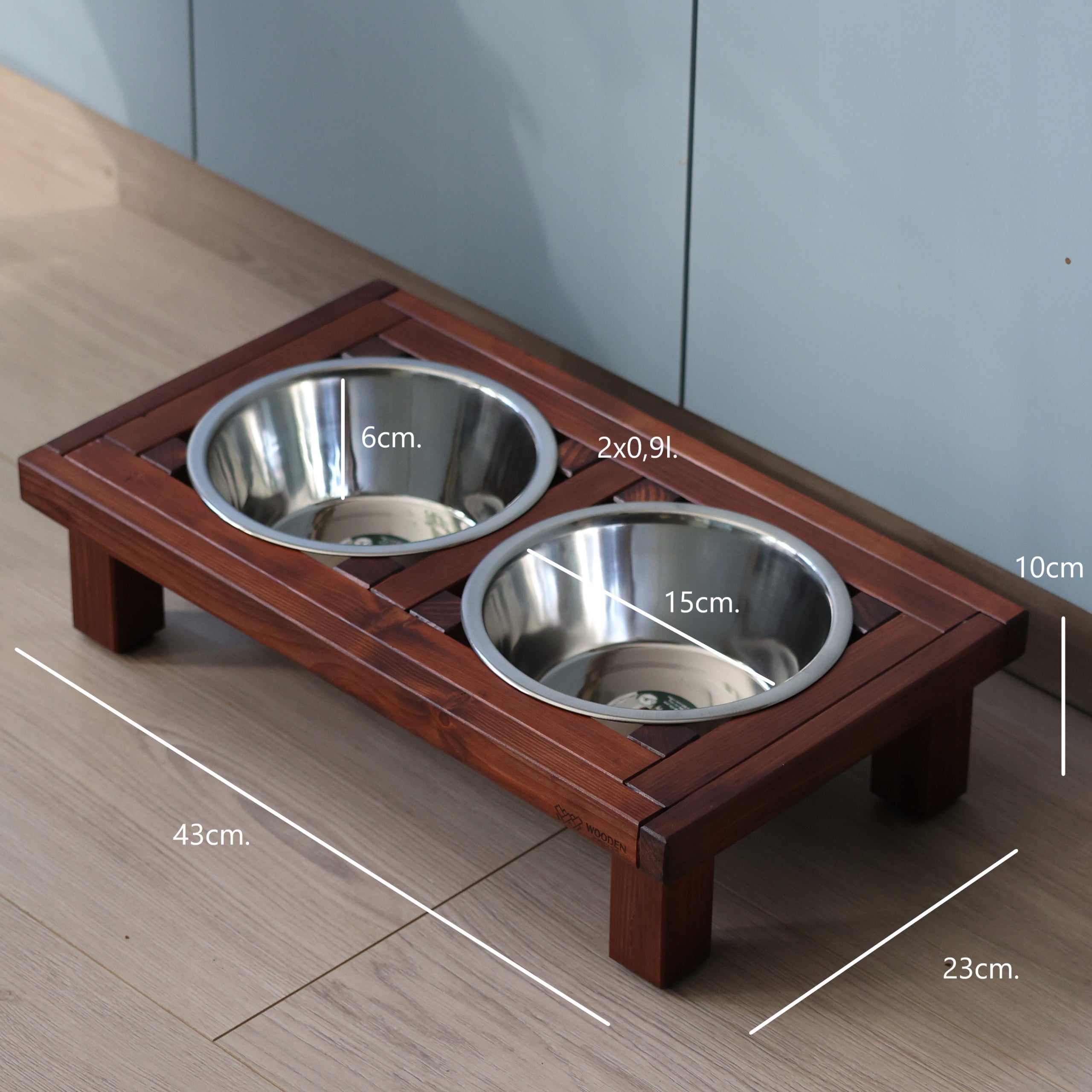 Wooden stand with two bowls size M 2 x0,9l Type other