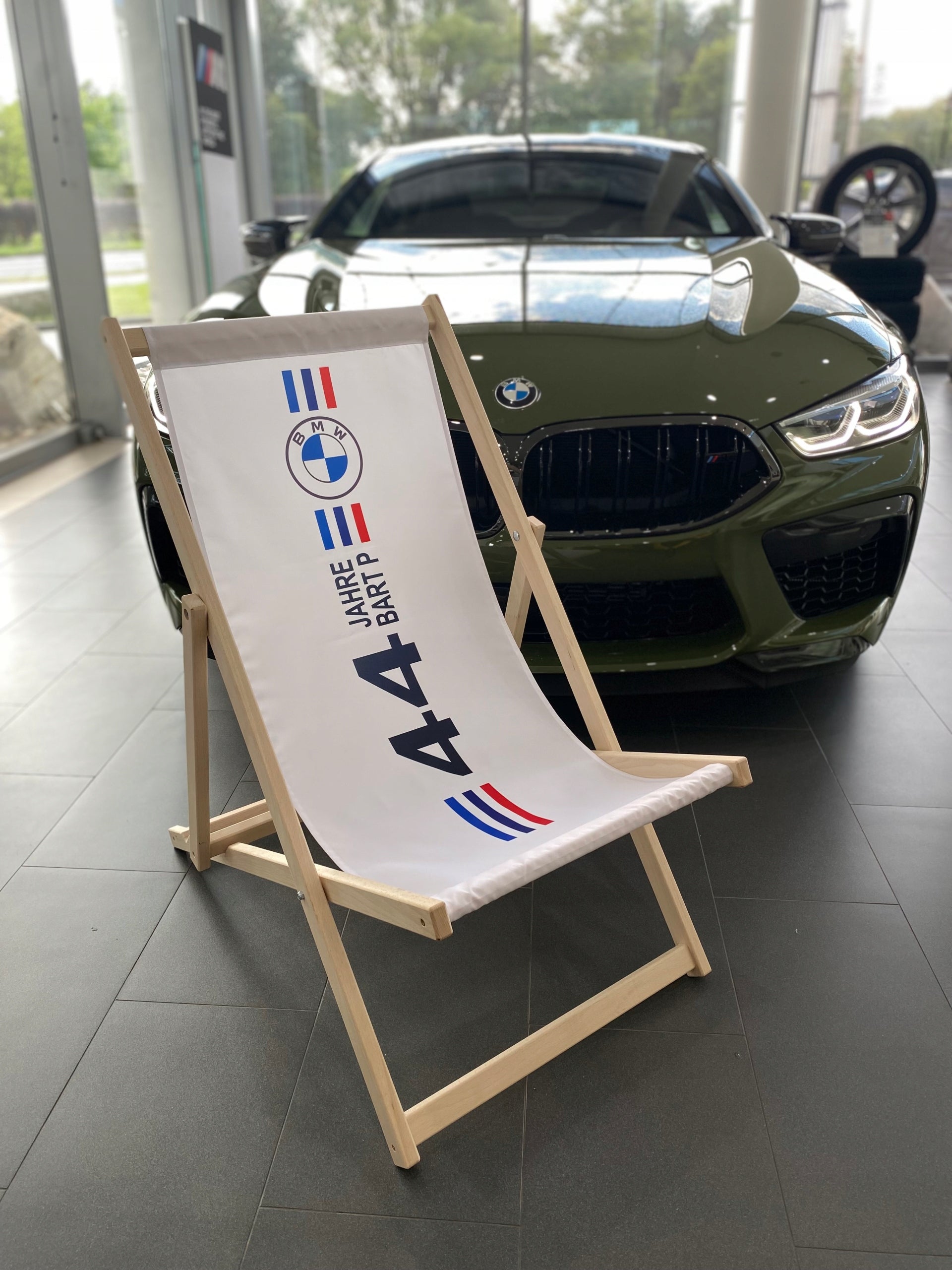 Wooden sunbed with its own print/logotype Frame material wood