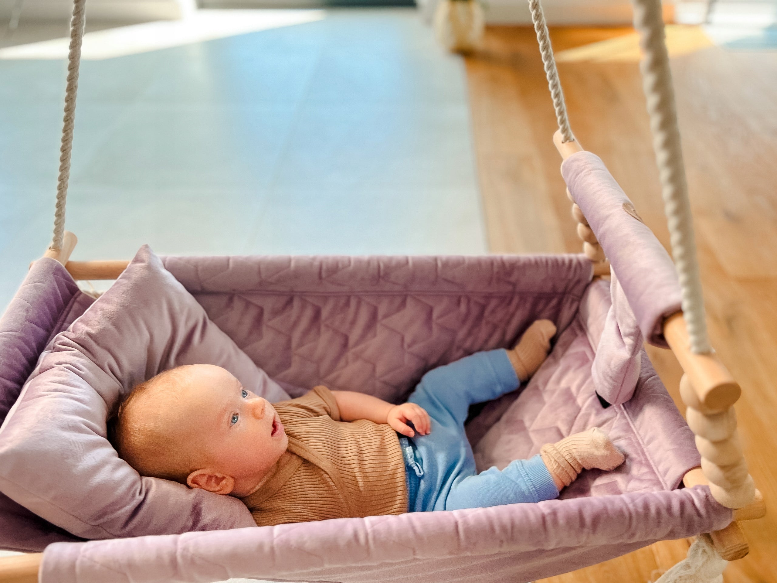 Wooden swing lounger cradle for children to the room - velvet pink Manufacturer code Hus1