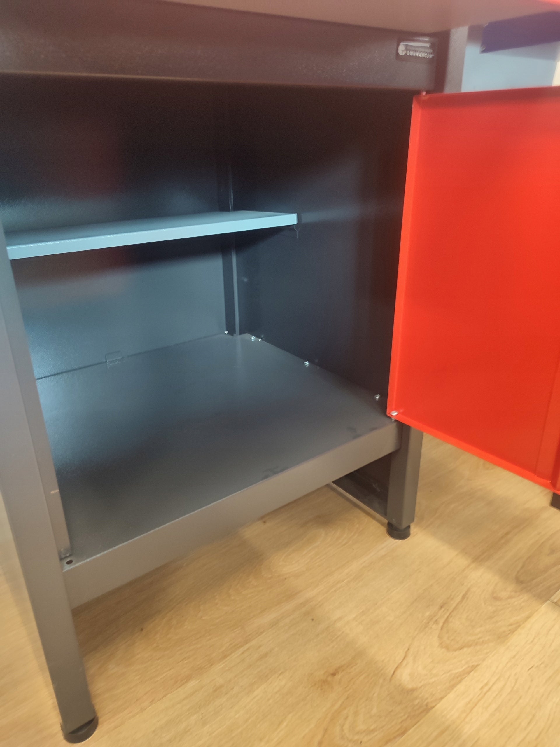 Workbench work table 170 cm, TABLETOP plywood 3 cm, 6 drawers and cabinet Product width 170 cm