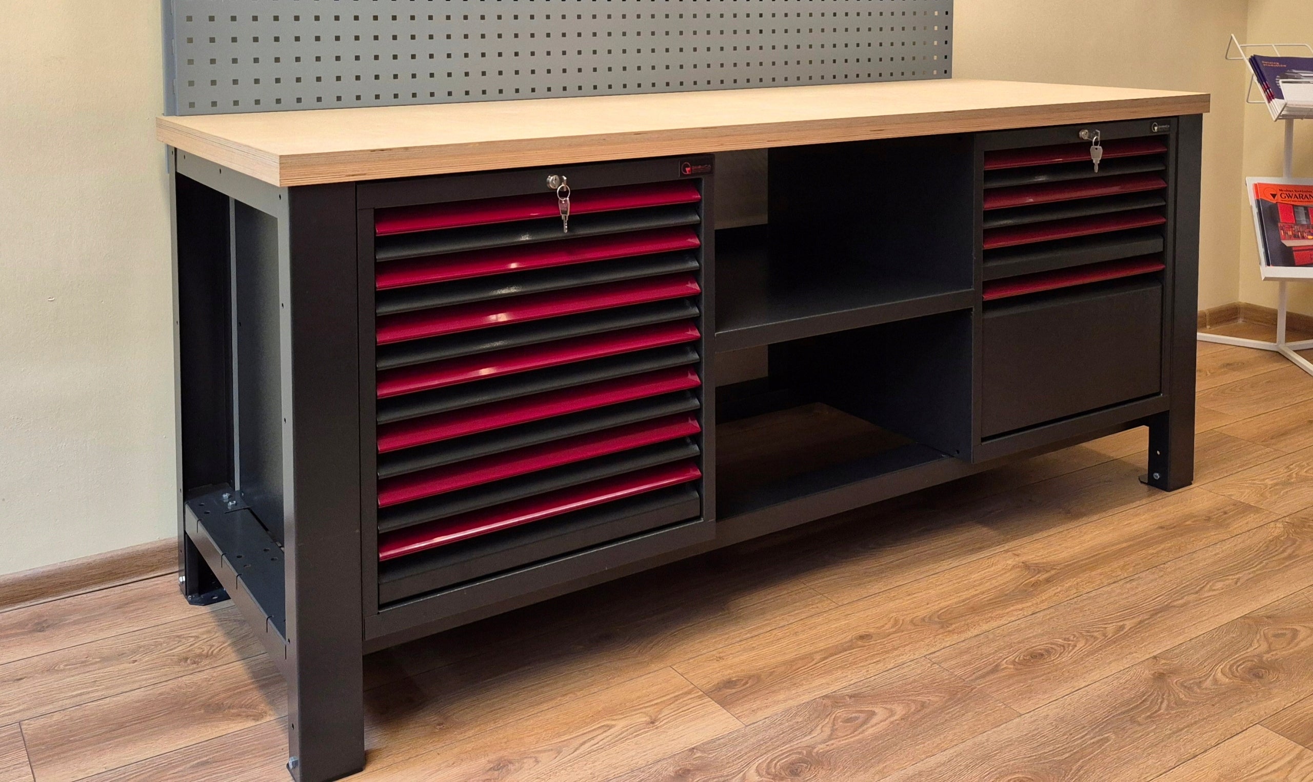 Workshop table strong for garage locksmith work large -colors -variants Packaging status original