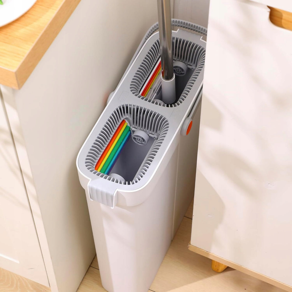 XL NARROW SLIM TWO-CHAMBER BUCKET WITH SQUEEZER + 2 CARTRIDGES 40 cm Packaging status original