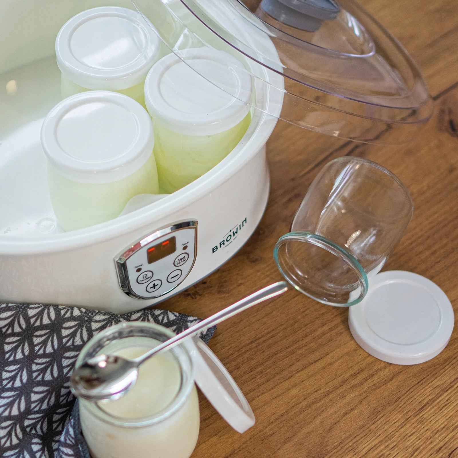Yogurt machine with thermostat and jars (7 pcs) - 1,3 l Capacity 1.3 l