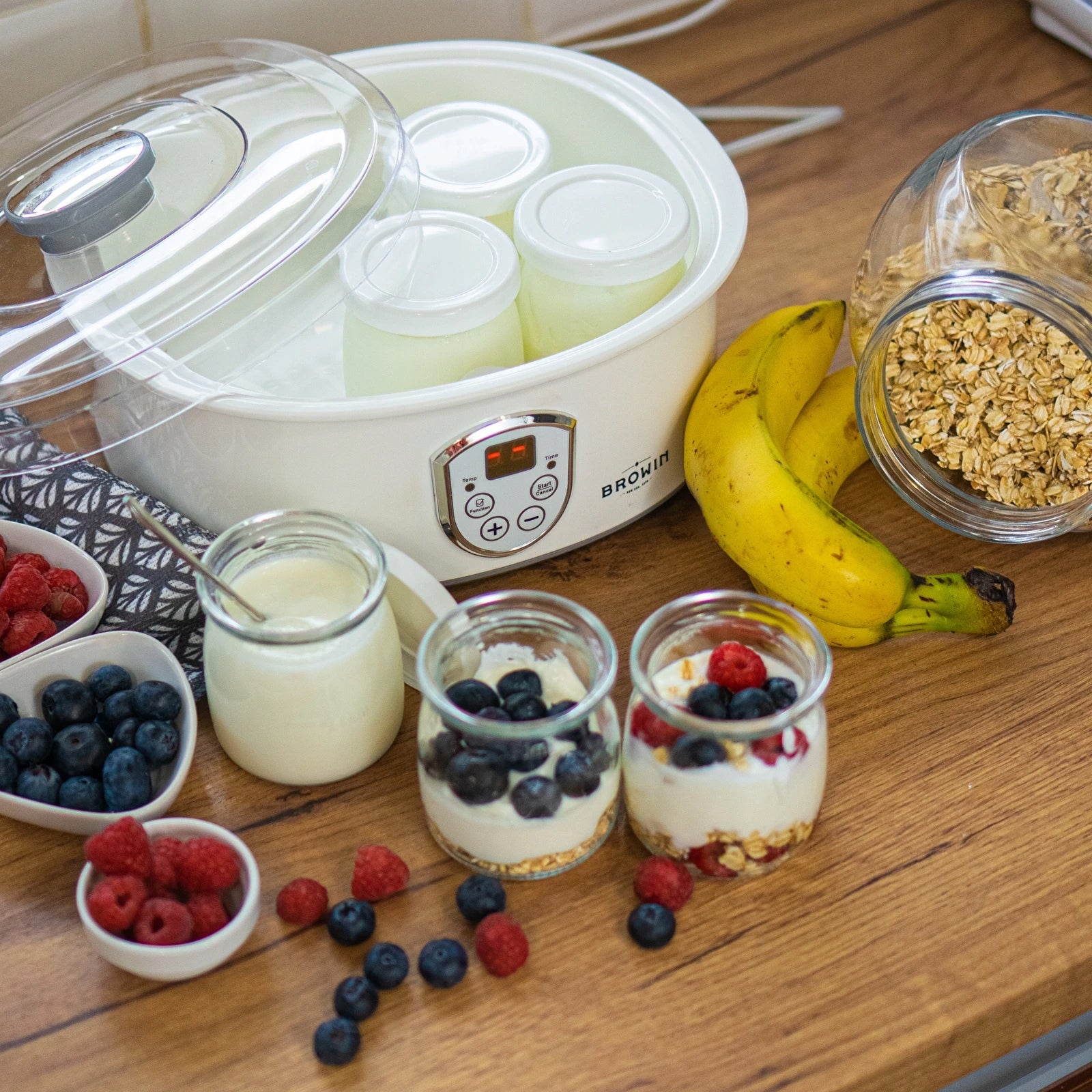 Yogurt machine with thermostat and jars (7 pcs) - 1,3 l Power 20 W