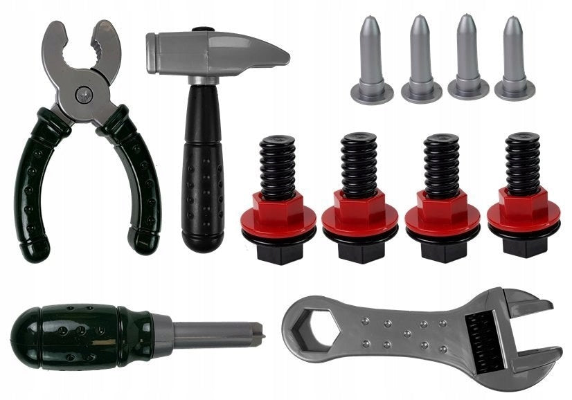 Handwerkertisch mit Helm, Bohrer und anderen Werkzeugen 