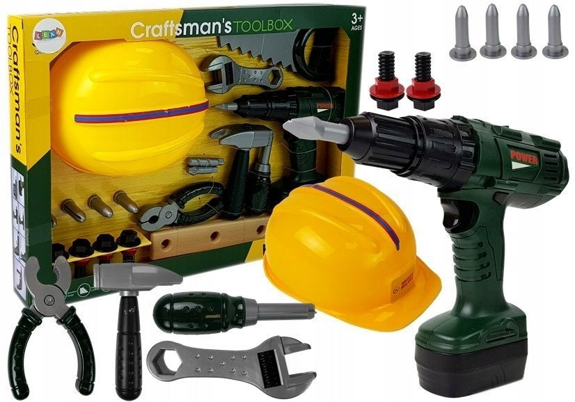 Handwerkertisch mit Helm, Bohrer und anderen Werkzeugen 