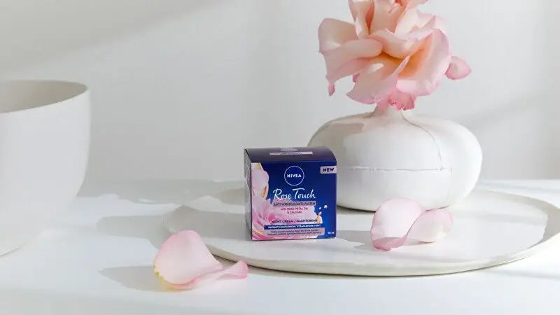 Kosmetikos rinkinys nuo raukšlių Nnivea Rose Touch Day and night anti-wrinkle cream, 2 x 50 ml