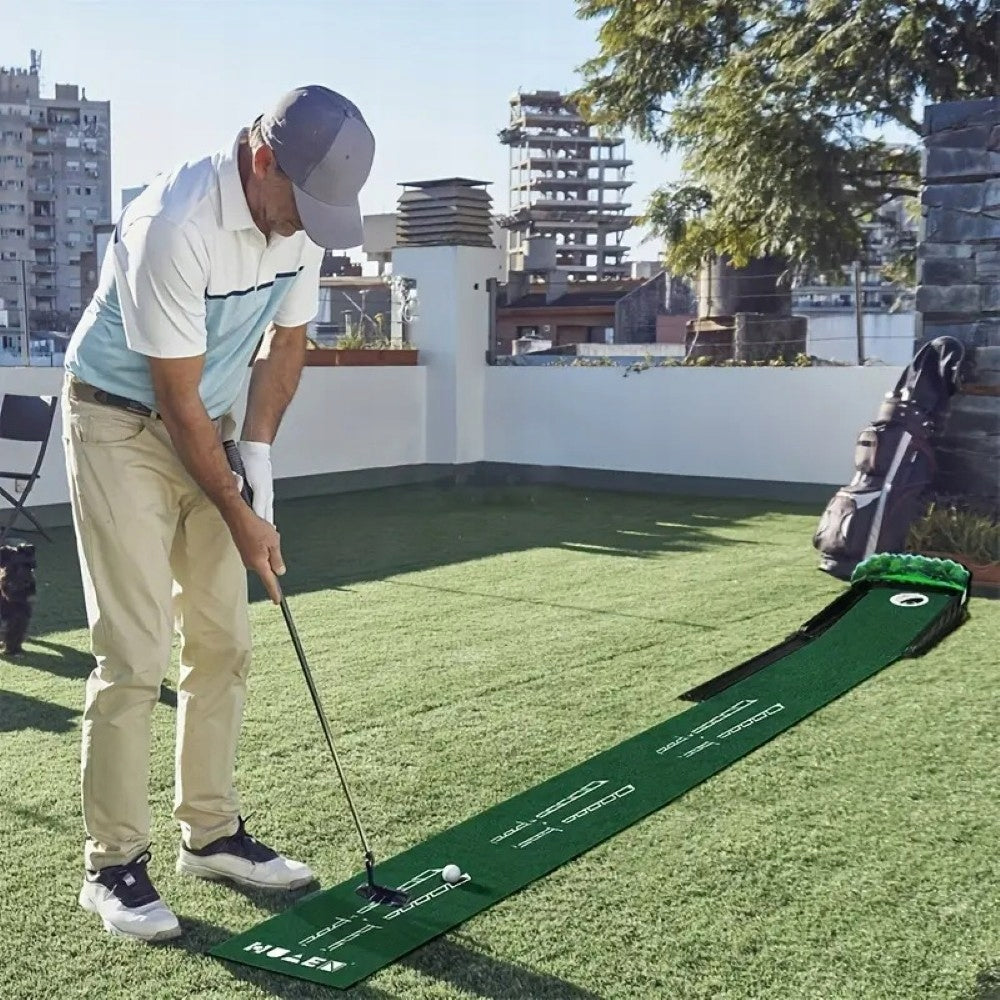 Mini golfo rinkinys biurui su kilimėliu ir lazdeliu