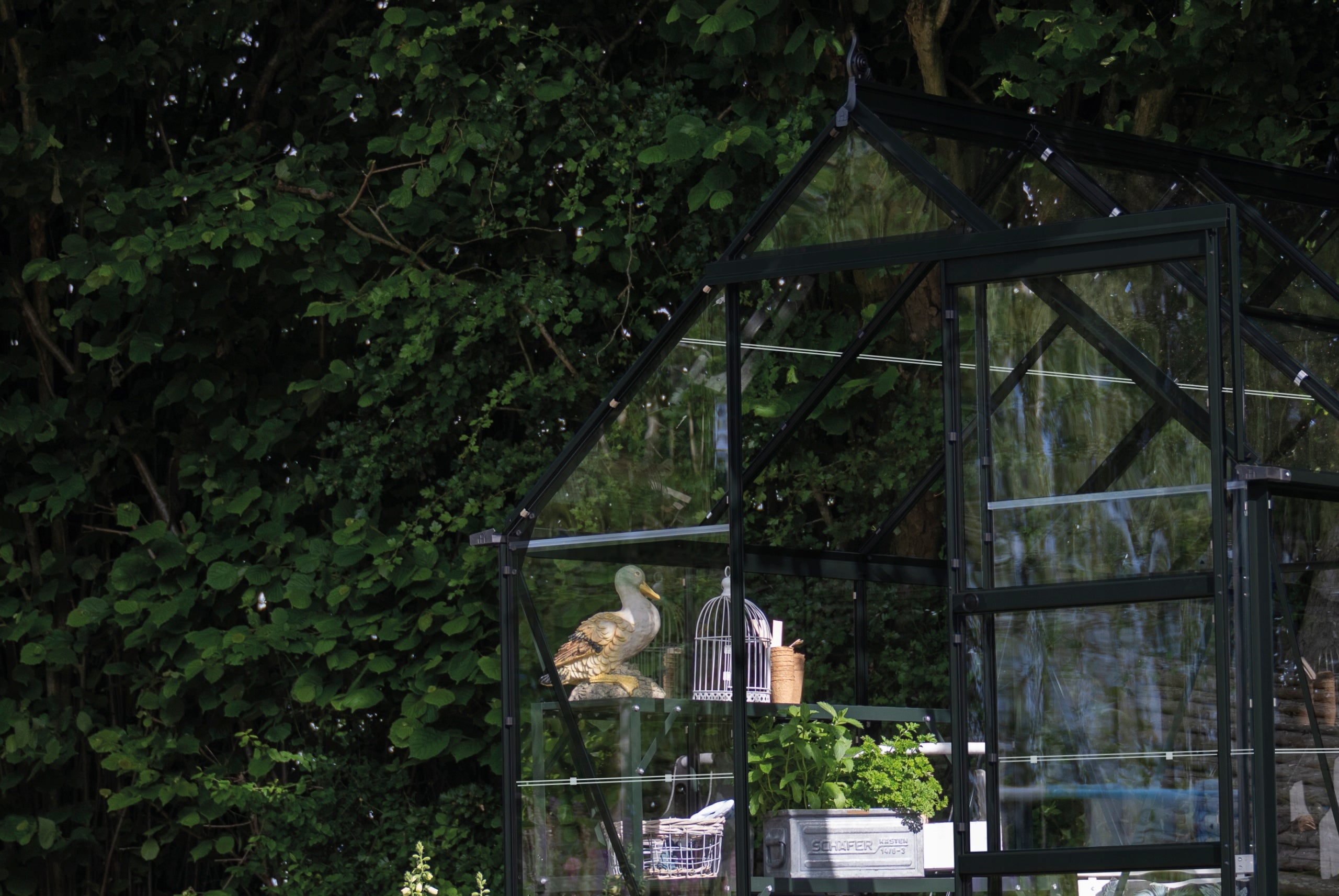 acm ICON aluminium greenhouse 4,9 m2; 1,93 x 2,55 m) tempered glass + base Manufacturer Halls