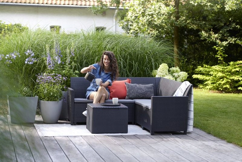 Lauko baldų komplektas Keter Claire: pilka 5 vietų sofa, pufas, stalas