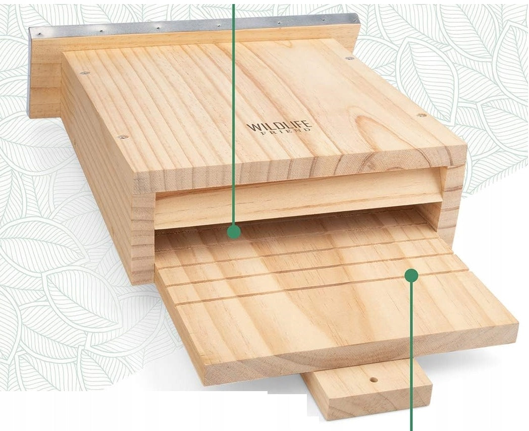 ready wooden nesting house for bats with metal canopy Packaging status original