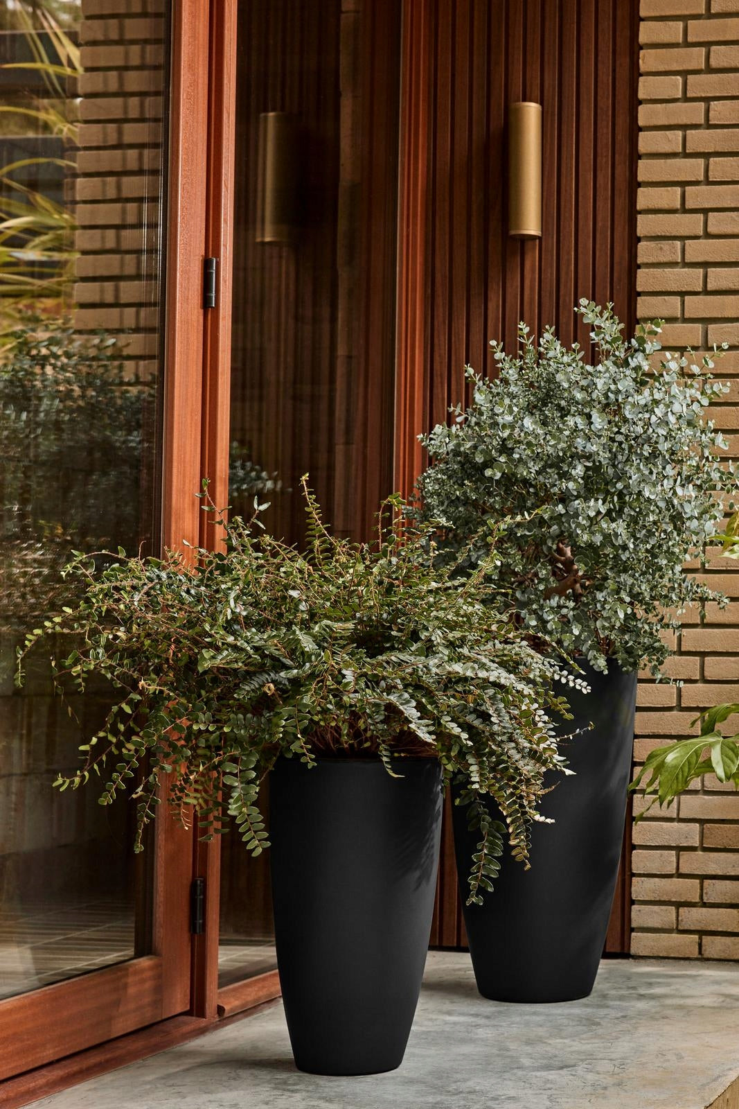 smooth matte beige planter slim high JUNE ROUND 30/53 beige ELHO round Product width 30 cm