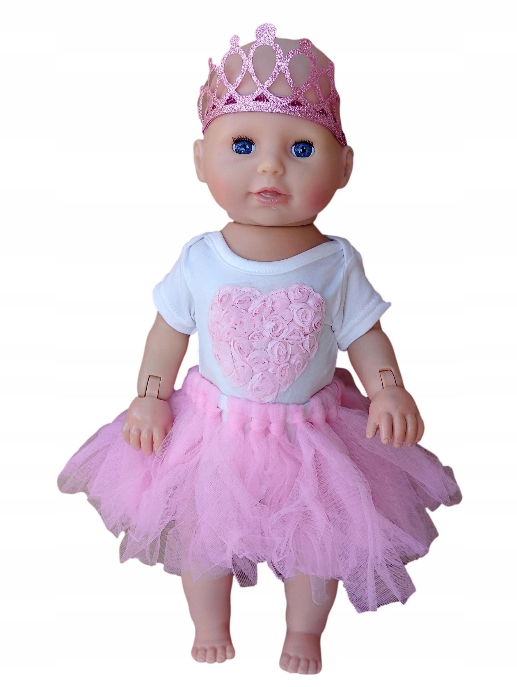 Ein Kleidungsset für eine Puppe, 43 cm 